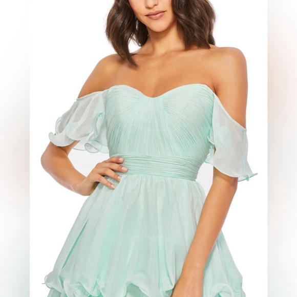 Off shoulder shimmery chiffon gown - Picture 3 of 3